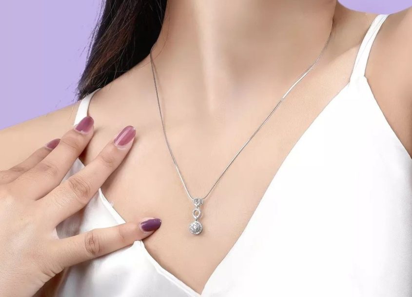 Tips Memilih Kalung Berlian Mewah Untuk Hadiah Orang Tua